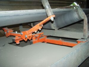 Figure 8: Multi-pivot belt trainers use a torque-multiplying system to improve belt path correction.