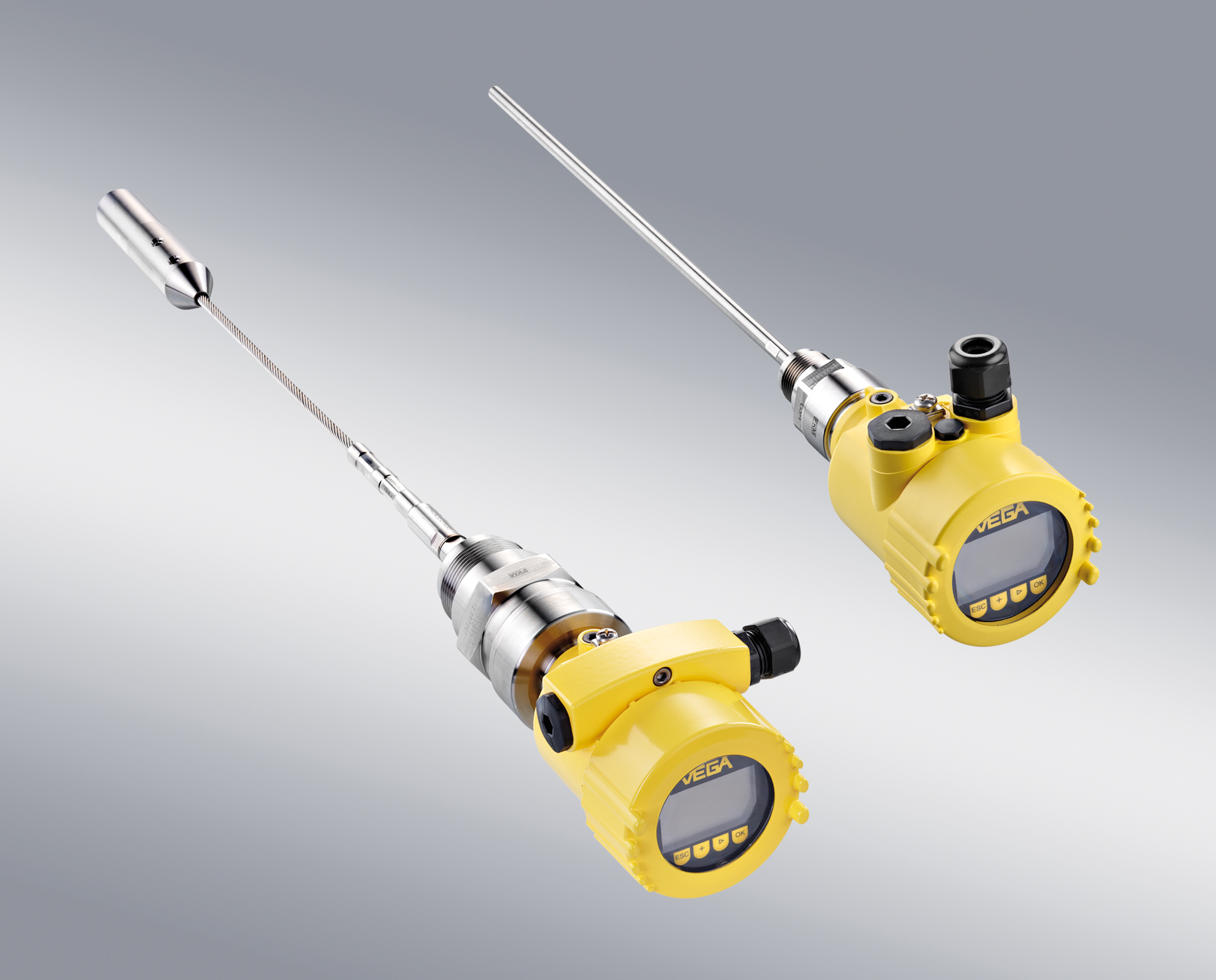 The submersible pressure transmitter uses electronic differential pressure to calculate accurate level values even when the solids content swings
